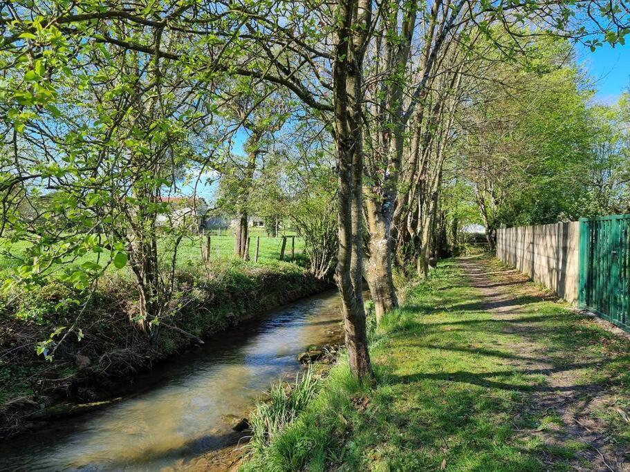 Gîte de l'Etrier 3 * : Le calme à la campagne ! Aubercy Extérieur photo